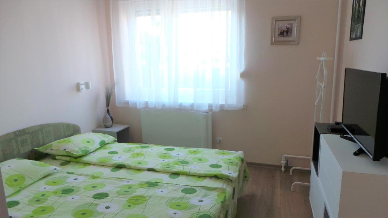 Rozalia Apartman ギュラ エクステリア 写真